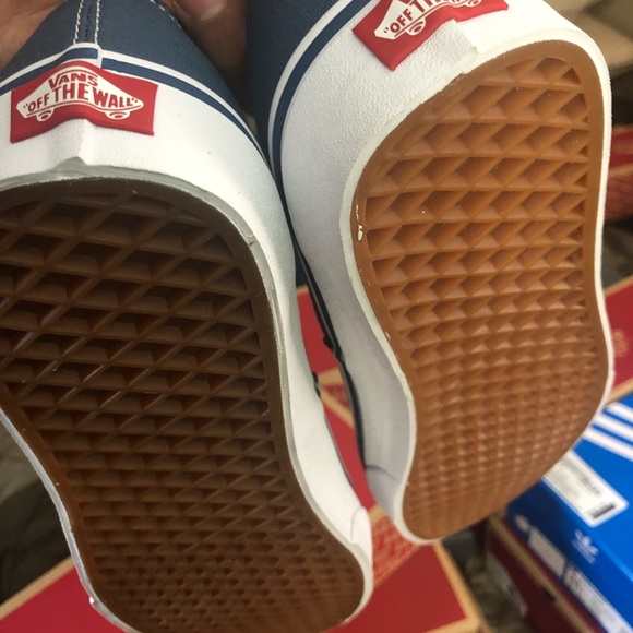 Vans - Picture 3 of 3